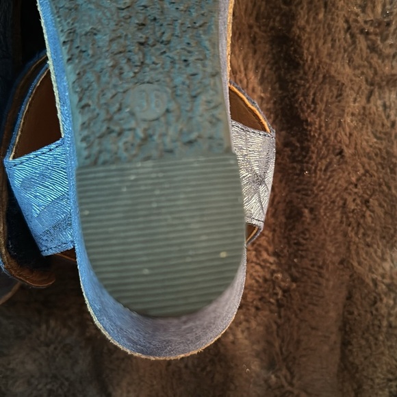TAOS  Carousel 2 Blue Floral Leather Wedge Sz 7/7.5 - Picture 8 of 13
